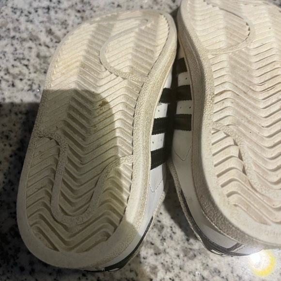 Kids Adidas all star used condition sz 9 - Picture 3 of 8